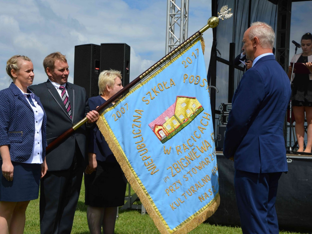 Racice; Uroczystości nadania imienia Niepublicznej Szkole Podstawowej w Racicach