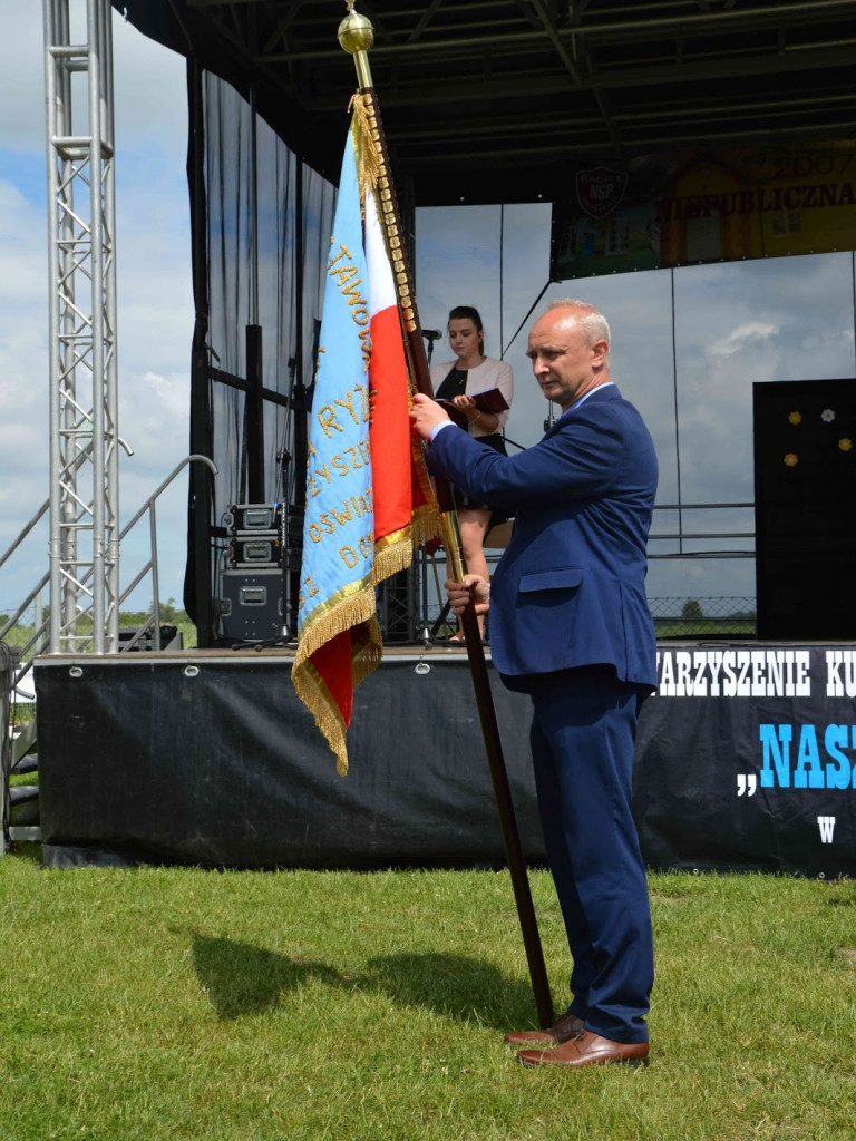 Racice; Uroczystości nadania imienia Niepublicznej Szkole Podstawowej w Racicach