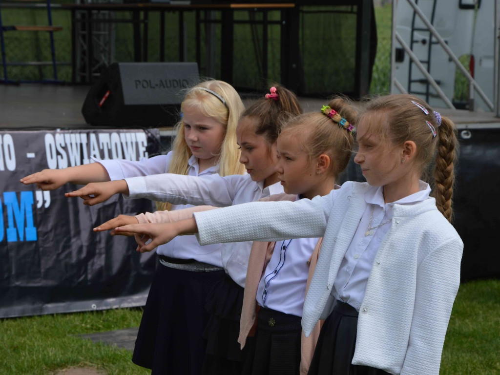 Racice; Uroczystości nadania imienia Niepublicznej Szkole Podstawowej w Racicach