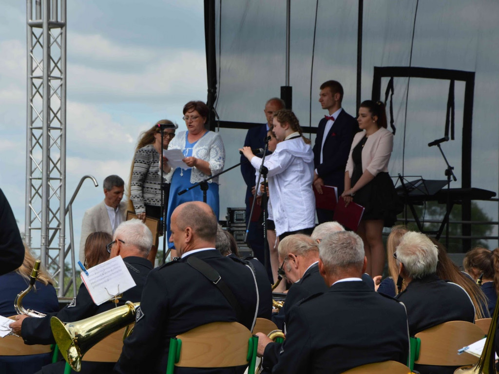 Racice; Uroczystości nadania imienia Niepublicznej Szkole Podstawowej w Racicach