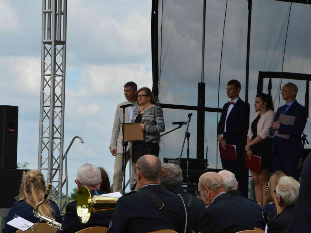 Racice; Uroczystości nadania imienia Niepublicznej Szkole Podstawowej w Racicach
