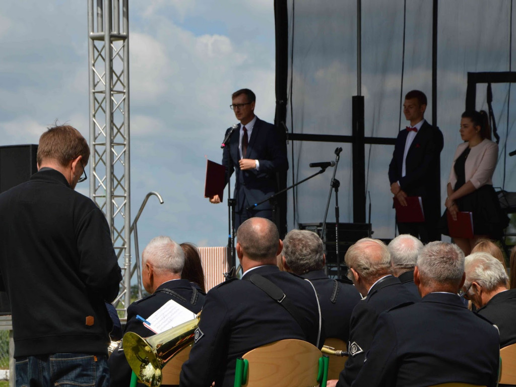 Racice; Uroczystości nadania imienia Niepublicznej Szkole Podstawowej w Racicach
