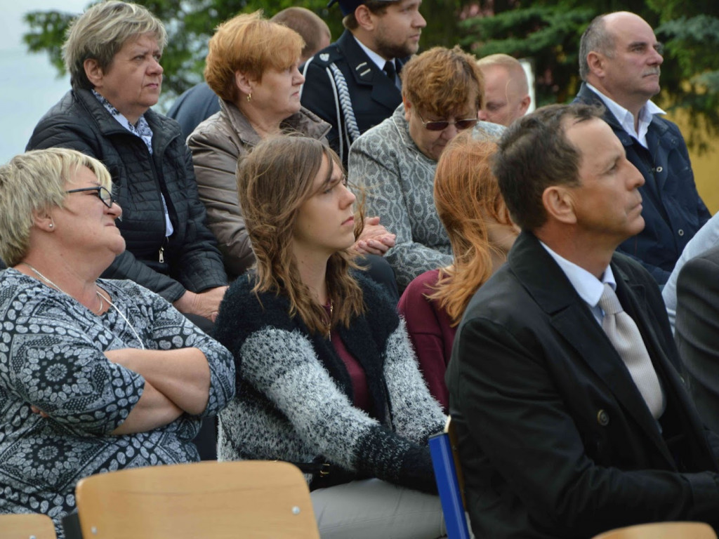 Racice; Uroczystości nadania imienia Niepublicznej Szkole Podstawowej w Racicach