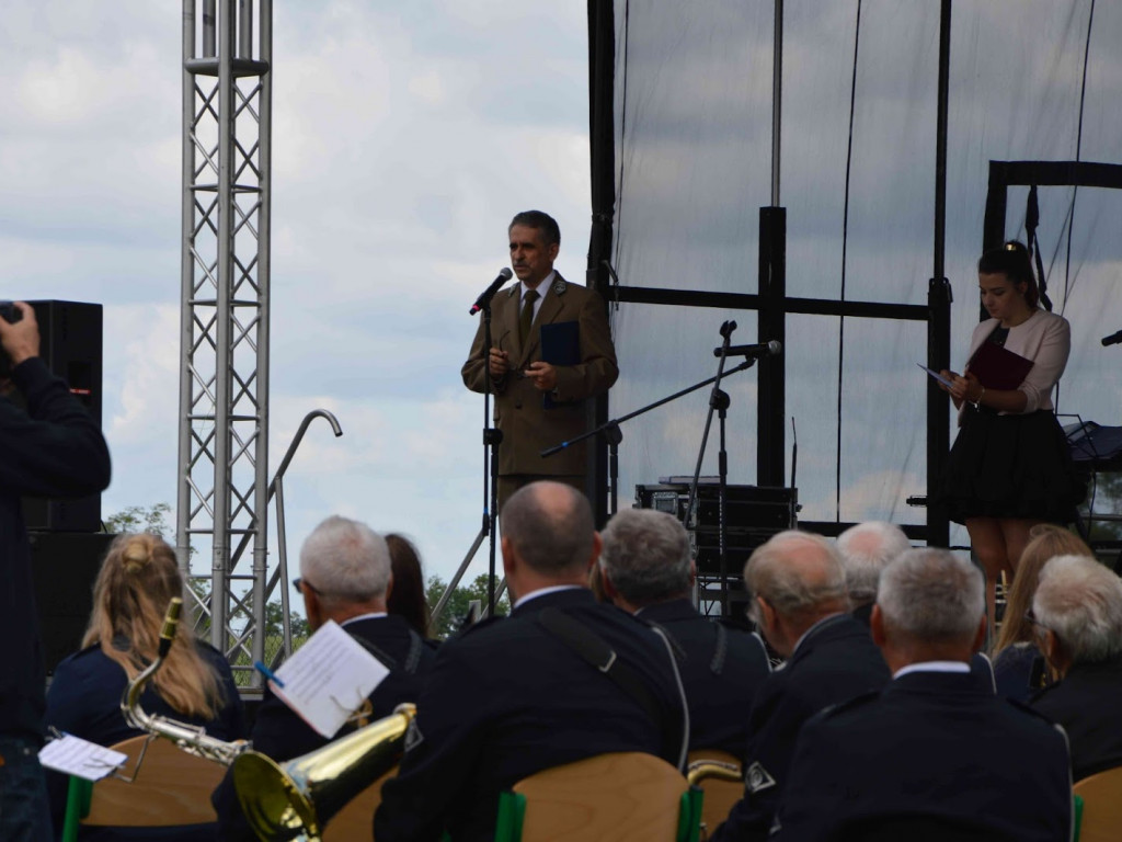 Racice; Uroczystości nadania imienia Niepublicznej Szkole Podstawowej w Racicach