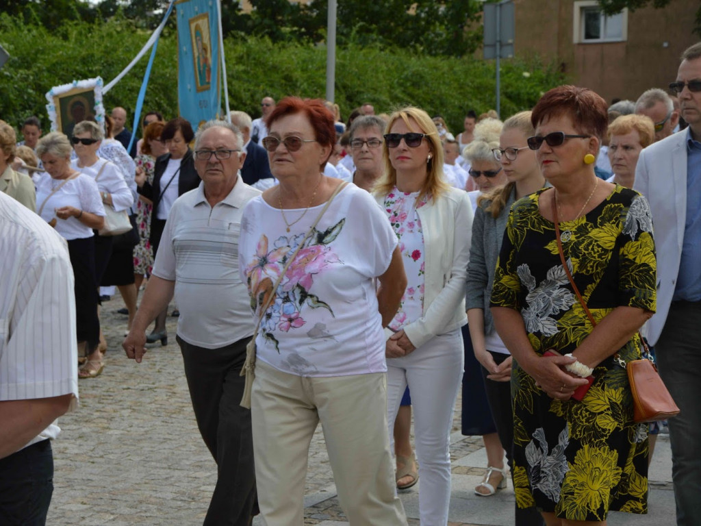 Wielka manifestacja chrześcijańskiej wiary.Tłumy kruszwiczan w procesji Bożego Ciała [GALERIA]