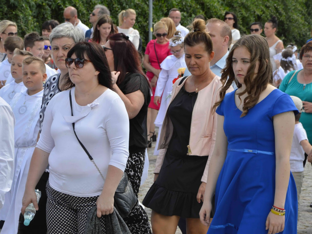 Wielka manifestacja chrześcijańskiej wiary.Tłumy kruszwiczan w procesji Bożego Ciała [GALERIA]