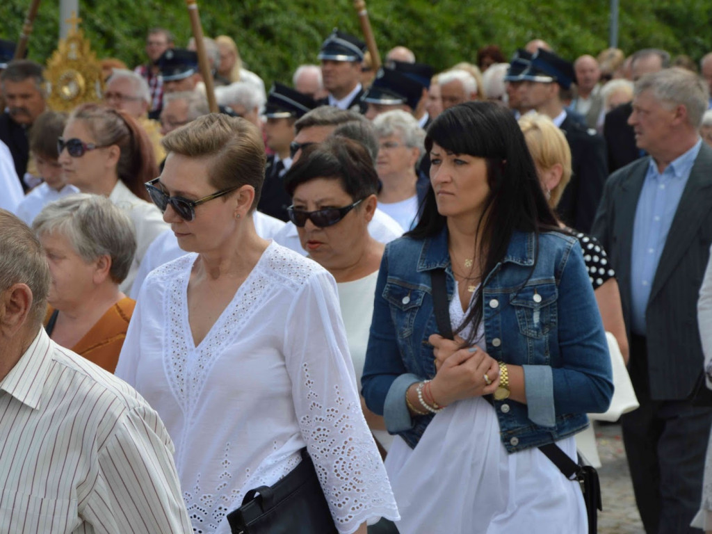 Wielka manifestacja chrześcijańskiej wiary.Tłumy kruszwiczan w procesji Bożego Ciała [GALERIA]