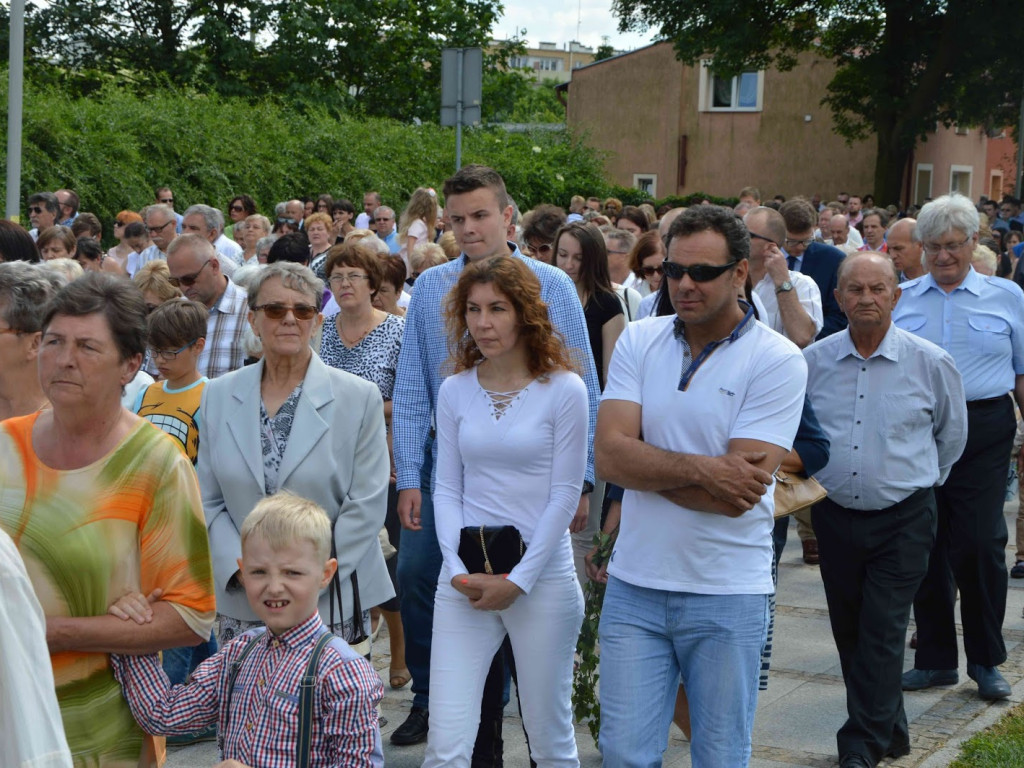 Wielka manifestacja chrześcijańskiej wiary.Tłumy kruszwiczan w procesji Bożego Ciała [GALERIA]