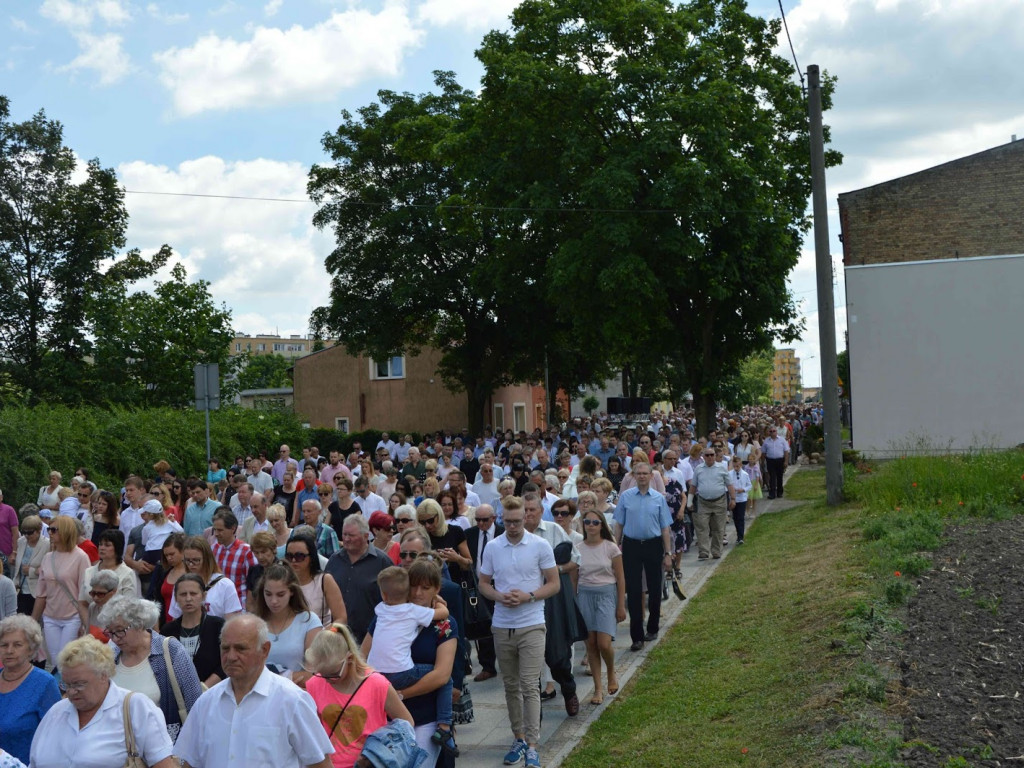 Wielka manifestacja chrześcijańskiej wiary.Tłumy kruszwiczan w procesji Bożego Ciała [GALERIA]