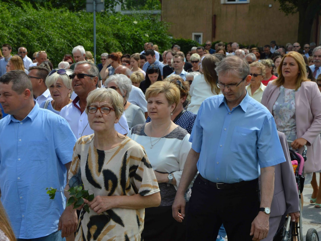 Wielka manifestacja chrześcijańskiej wiary.Tłumy kruszwiczan w procesji Bożego Ciała [GALERIA]