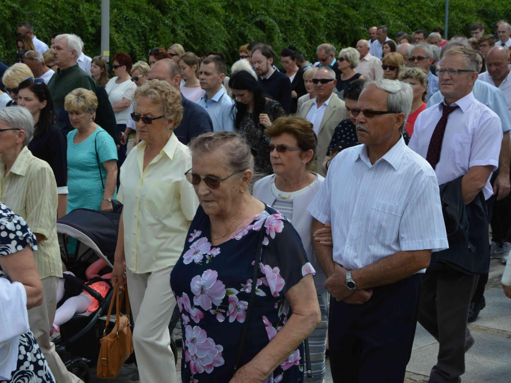 Wielka manifestacja chrześcijańskiej wiary.Tłumy kruszwiczan w procesji Bożego Ciała [GALERIA]
