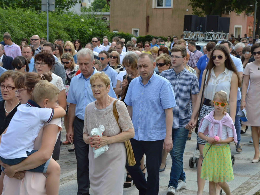 Wielka manifestacja chrześcijańskiej wiary.Tłumy kruszwiczan w procesji Bożego Ciała [GALERIA]
