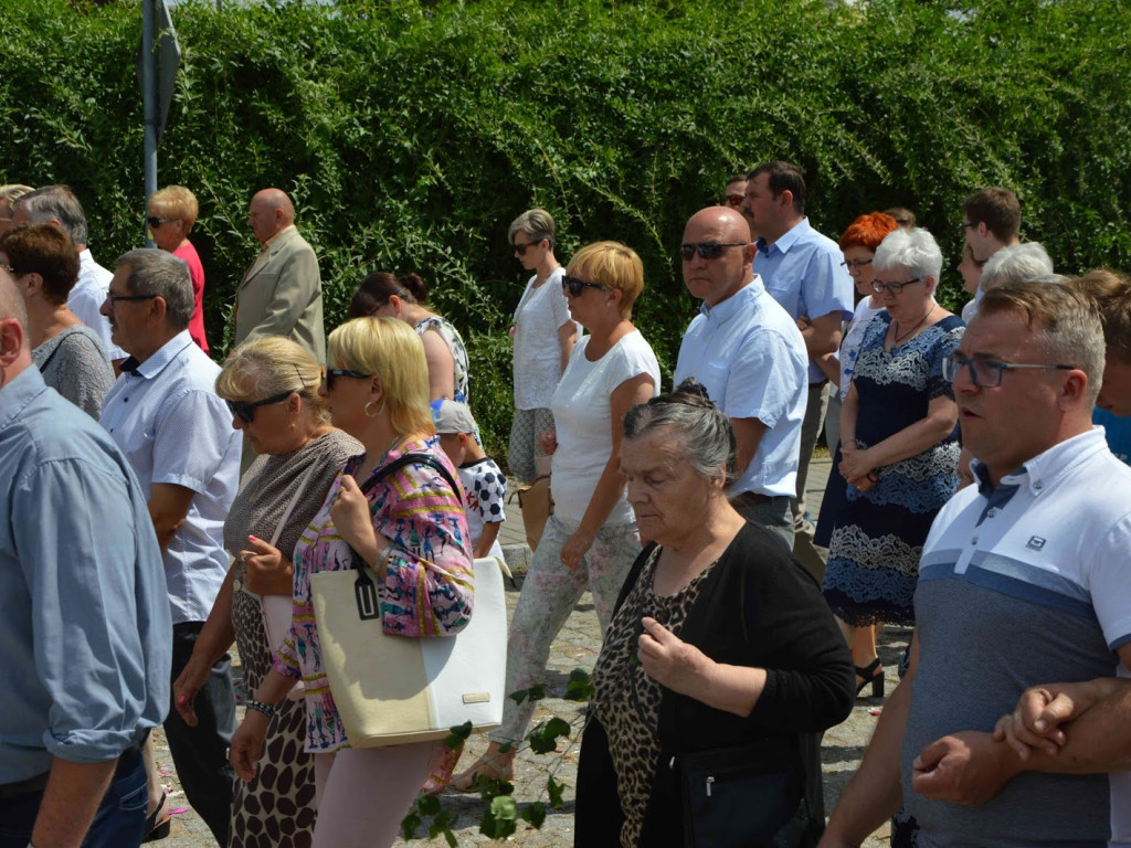 Wielka manifestacja chrześcijańskiej wiary.Tłumy kruszwiczan w procesji Bożego Ciała [GALERIA]
