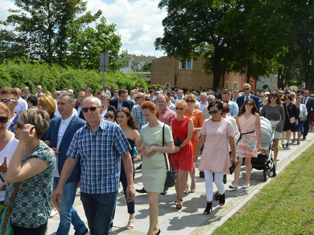 Wielka manifestacja chrześcijańskiej wiary.Tłumy kruszwiczan w procesji Bożego Ciała [GALERIA]