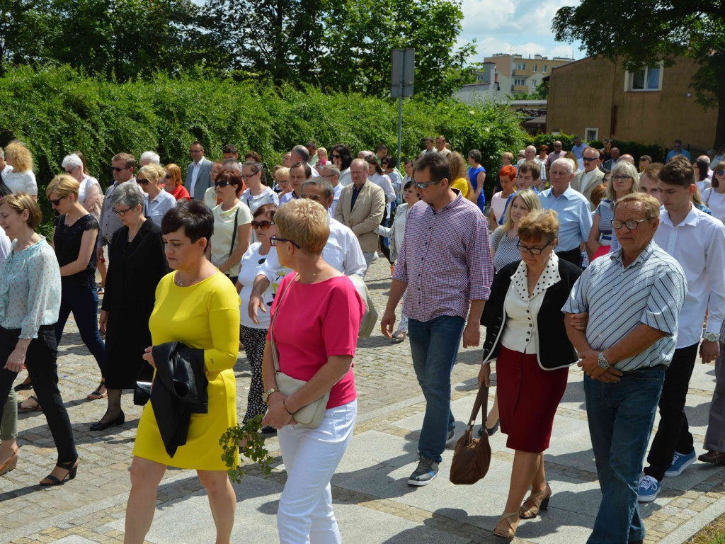 Wielka manifestacja chrześcijańskiej wiary.Tłumy kruszwiczan w procesji Bożego Ciała [GALERIA]