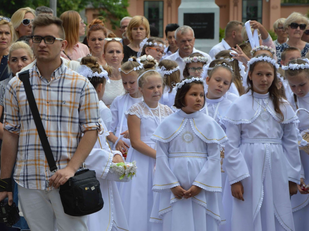 Wielka manifestacja chrześcijańskiej wiary.Tłumy kruszwiczan w procesji Bożego Ciała [GALERIA]