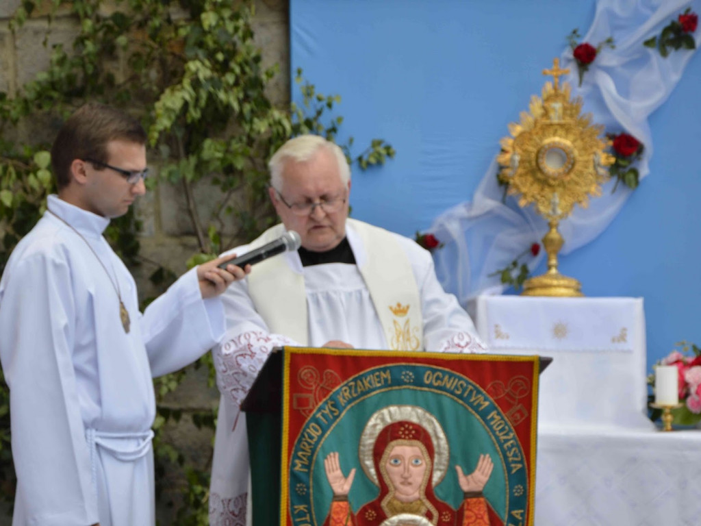 Wielka manifestacja chrześcijańskiej wiary.Tłumy kruszwiczan w procesji Bożego Ciała [GALERIA]