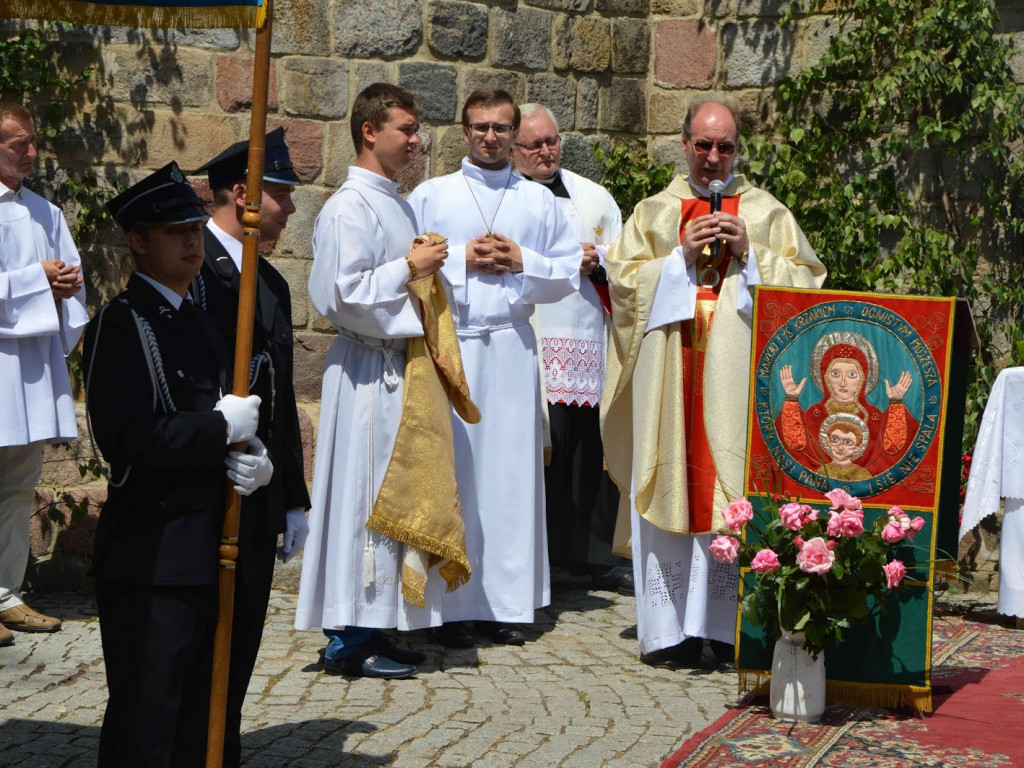 Wielka manifestacja chrześcijańskiej wiary.Tłumy kruszwiczan w procesji Bożego Ciała [GALERIA]
