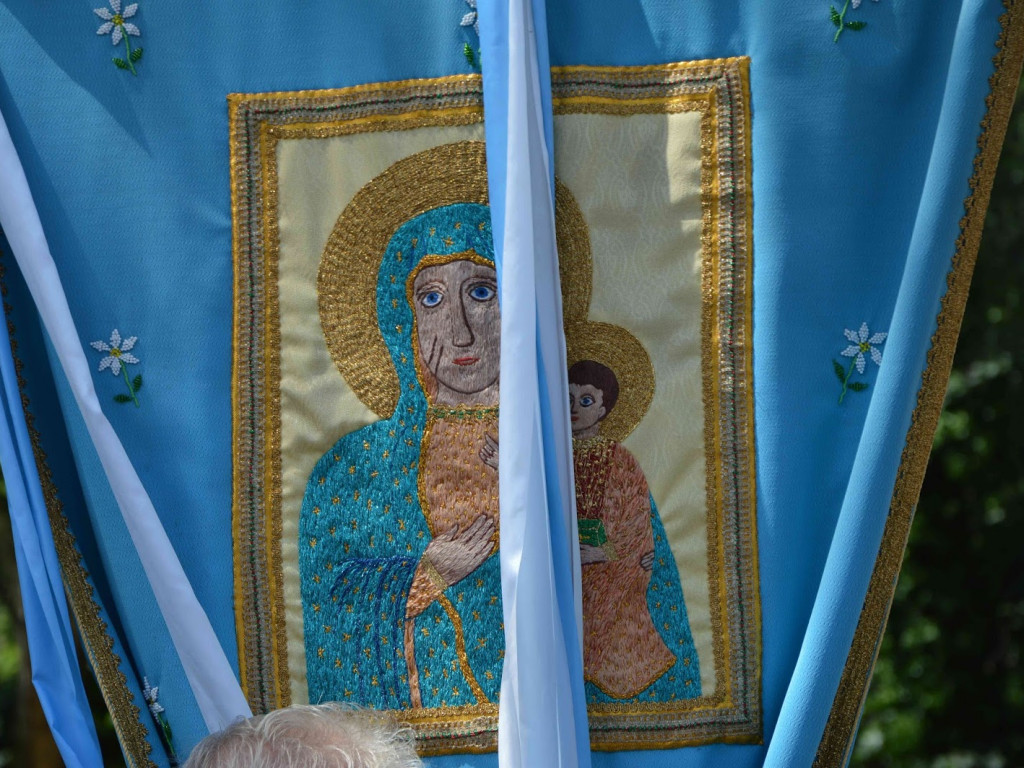 Wielka manifestacja chrześcijańskiej wiary.Tłumy kruszwiczan w procesji Bożego Ciała [GALERIA]