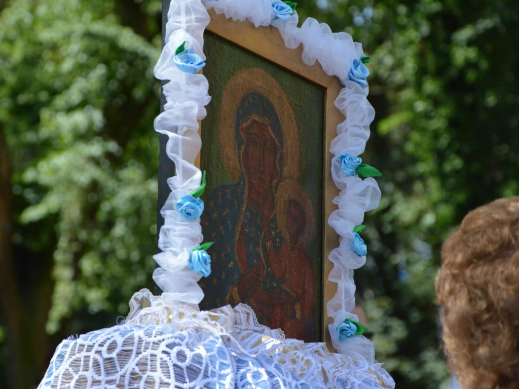 Wielka manifestacja chrześcijańskiej wiary.Tłumy kruszwiczan w procesji Bożego Ciała [GALERIA]