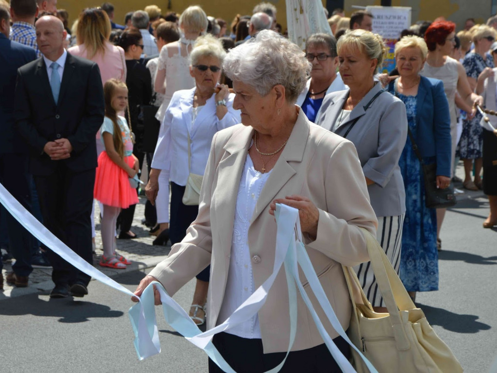 Wielka manifestacja chrześcijańskiej wiary.Tłumy kruszwiczan w procesji Bożego Ciała [GALERIA]