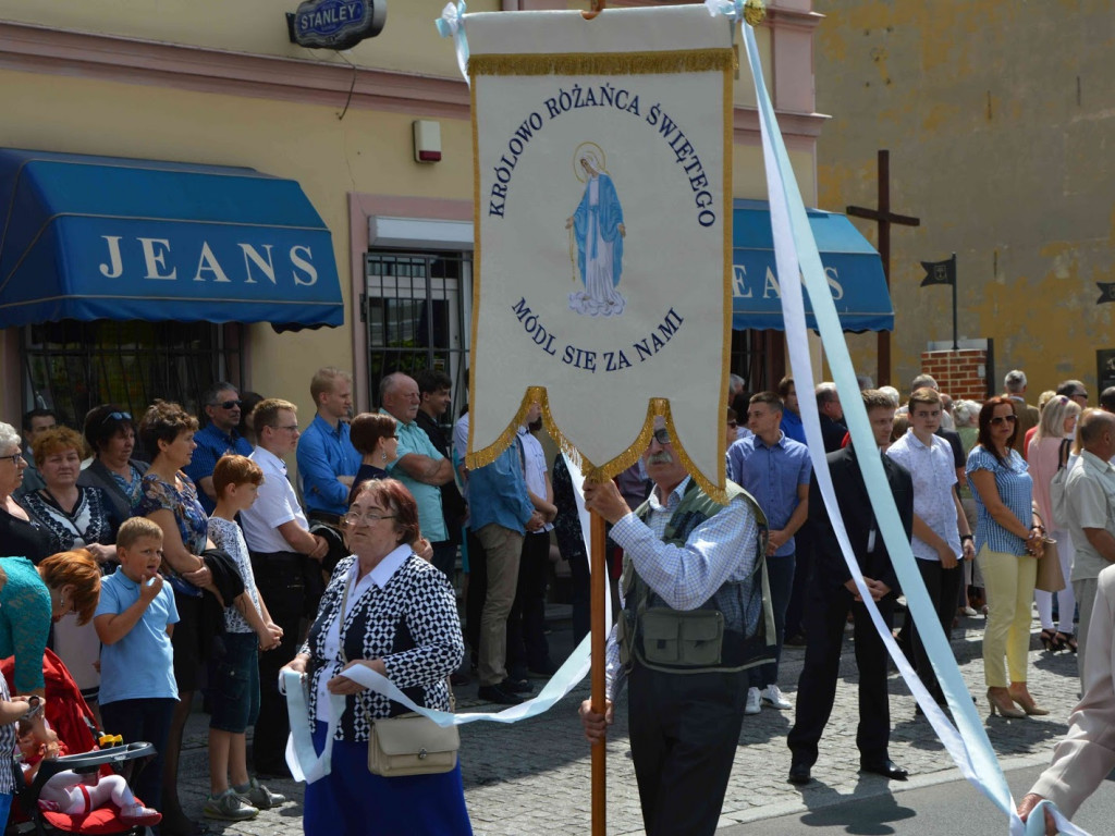 Wielka manifestacja chrześcijańskiej wiary.Tłumy kruszwiczan w procesji Bożego Ciała [GALERIA]