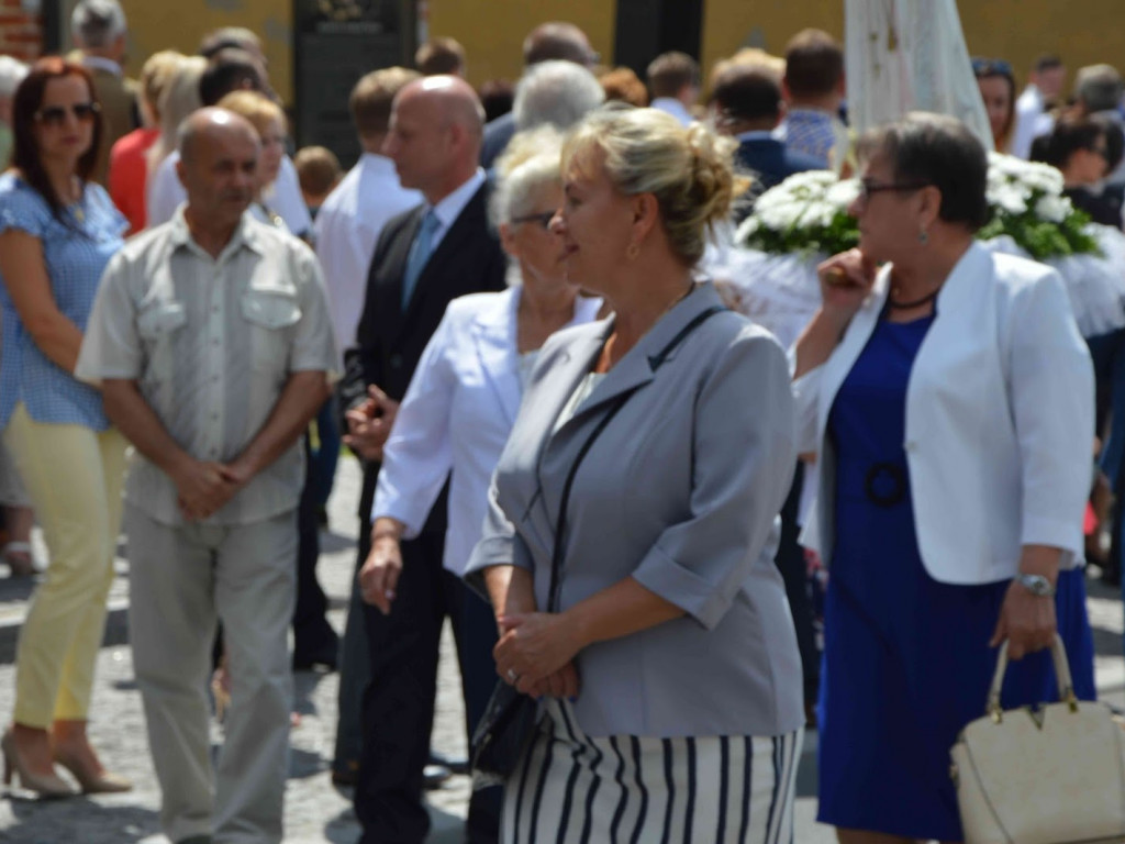 Wielka manifestacja chrześcijańskiej wiary.Tłumy kruszwiczan w procesji Bożego Ciała [GALERIA]
