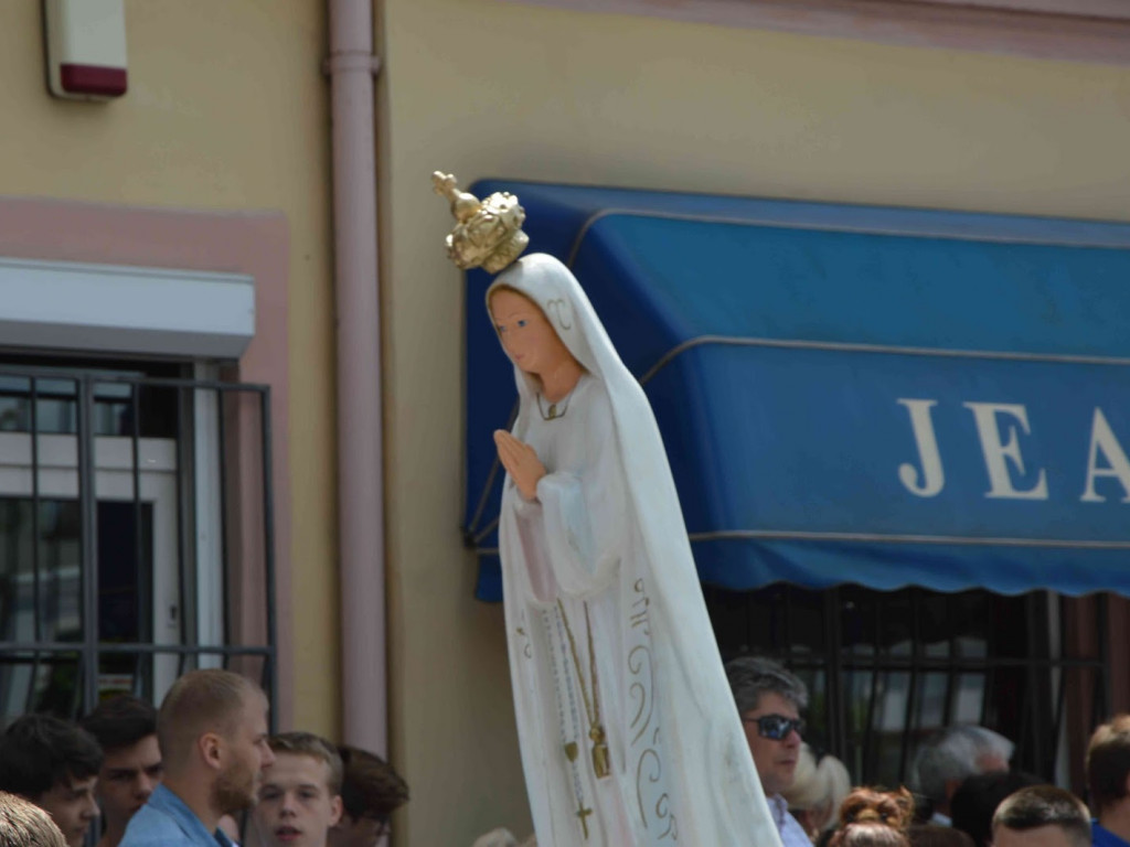 Wielka manifestacja chrześcijańskiej wiary.Tłumy kruszwiczan w procesji Bożego Ciała [GALERIA]