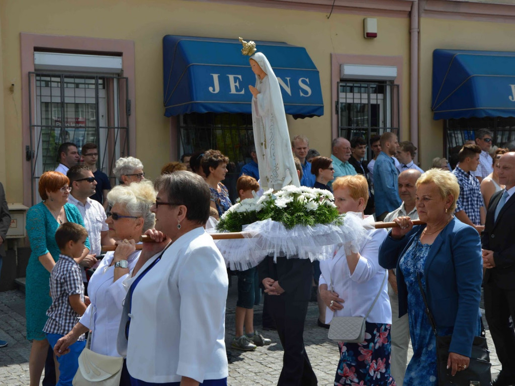 Wielka manifestacja chrześcijańskiej wiary.Tłumy kruszwiczan w procesji Bożego Ciała [GALERIA]