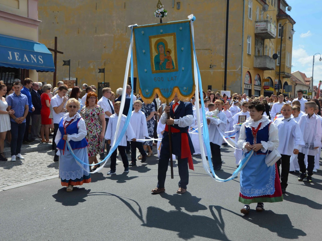 Wielka manifestacja chrześcijańskiej wiary.Tłumy kruszwiczan w procesji Bożego Ciała [GALERIA]