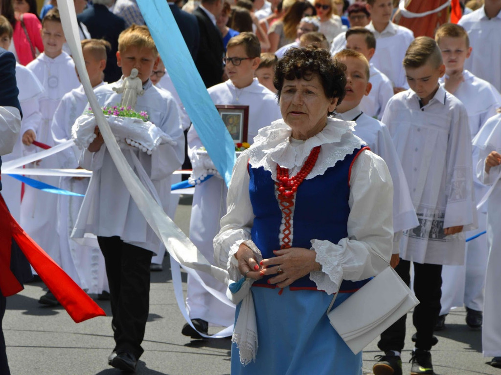 Wielka manifestacja chrześcijańskiej wiary.Tłumy kruszwiczan w procesji Bożego Ciała [GALERIA]