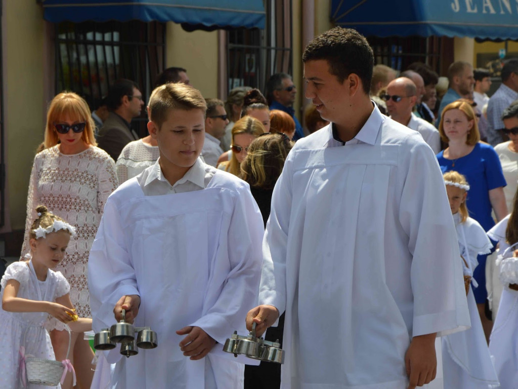 Wielka manifestacja chrześcijańskiej wiary.Tłumy kruszwiczan w procesji Bożego Ciała [GALERIA]