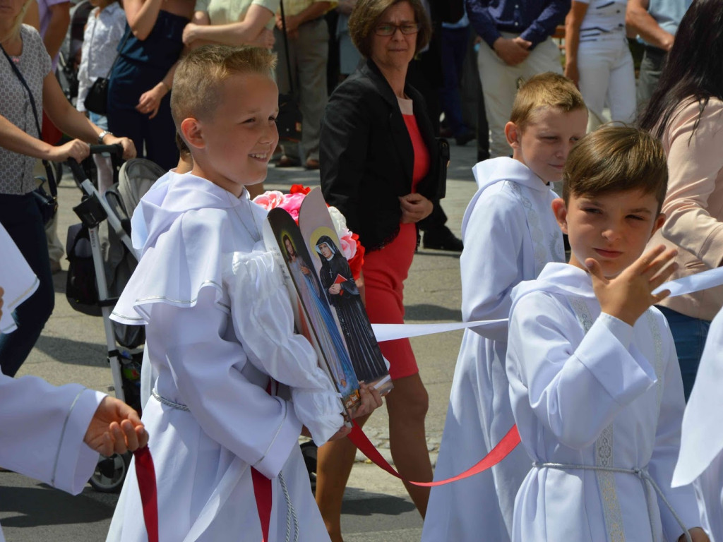 Wielka manifestacja chrześcijańskiej wiary.Tłumy kruszwiczan w procesji Bożego Ciała [GALERIA]