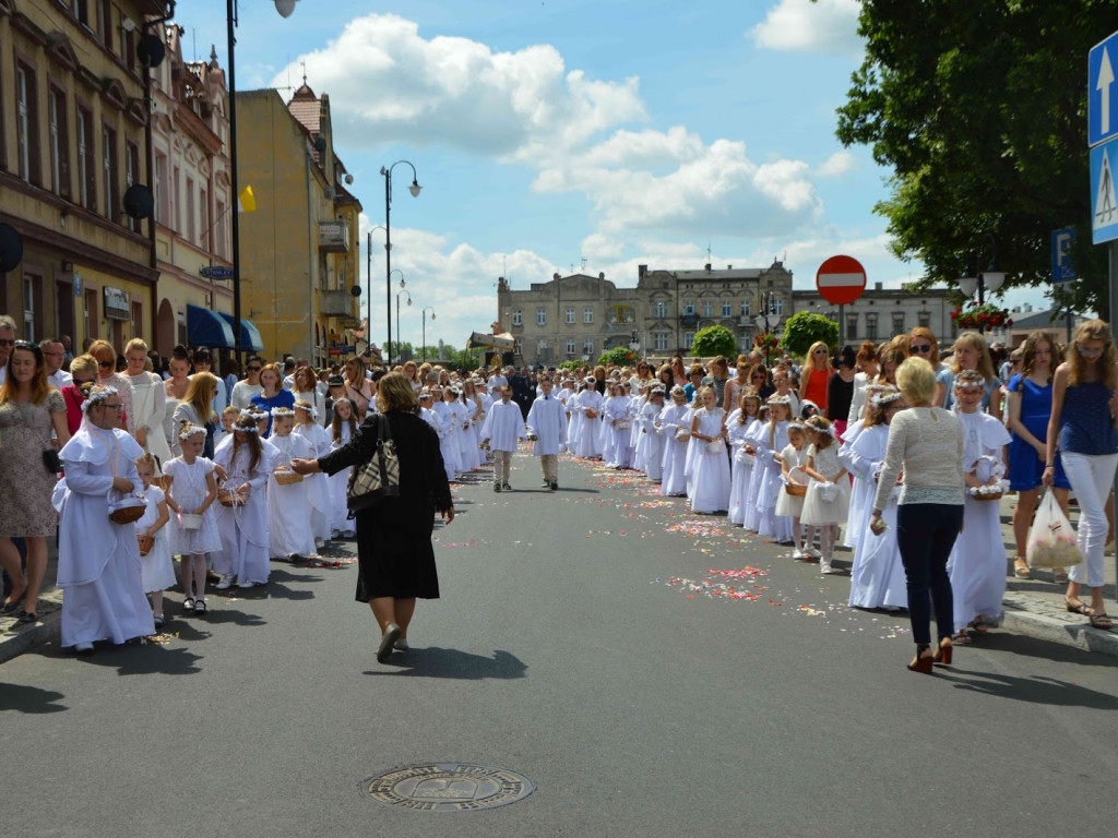 Wielka manifestacja chrześcijańskiej wiary.Tłumy kruszwiczan w procesji Bożego Ciała [GALERIA]