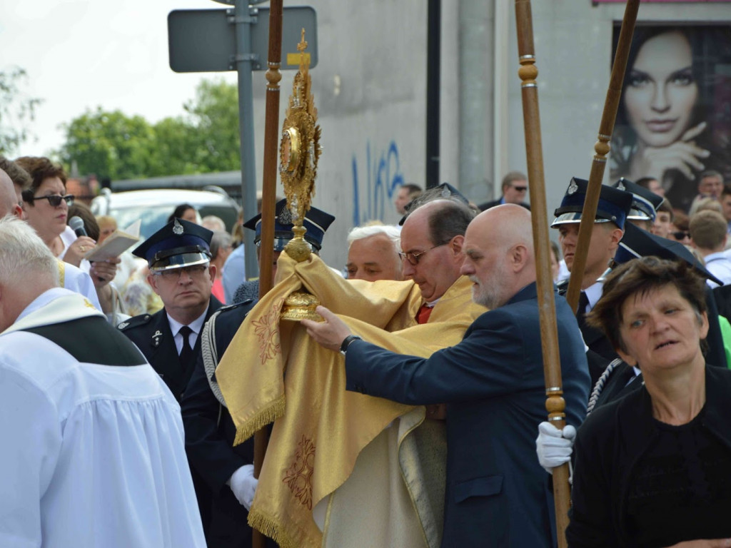Wielka manifestacja chrześcijańskiej wiary.Tłumy kruszwiczan w procesji Bożego Ciała [GALERIA]