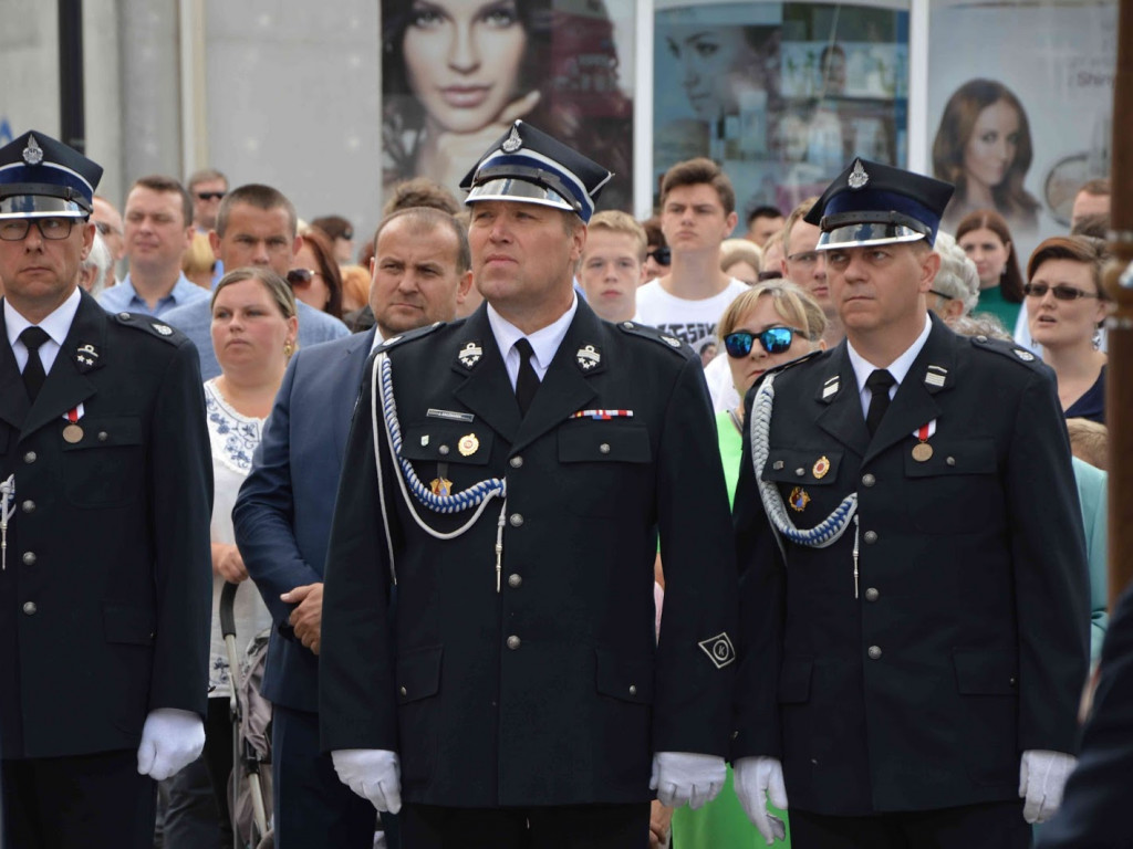 Wielka manifestacja chrześcijańskiej wiary.Tłumy kruszwiczan w procesji Bożego Ciała [GALERIA]