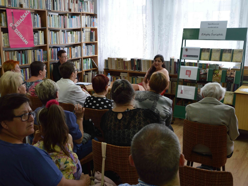 Edyta Świętek w kruszwickiej bibliotece [FOTO]