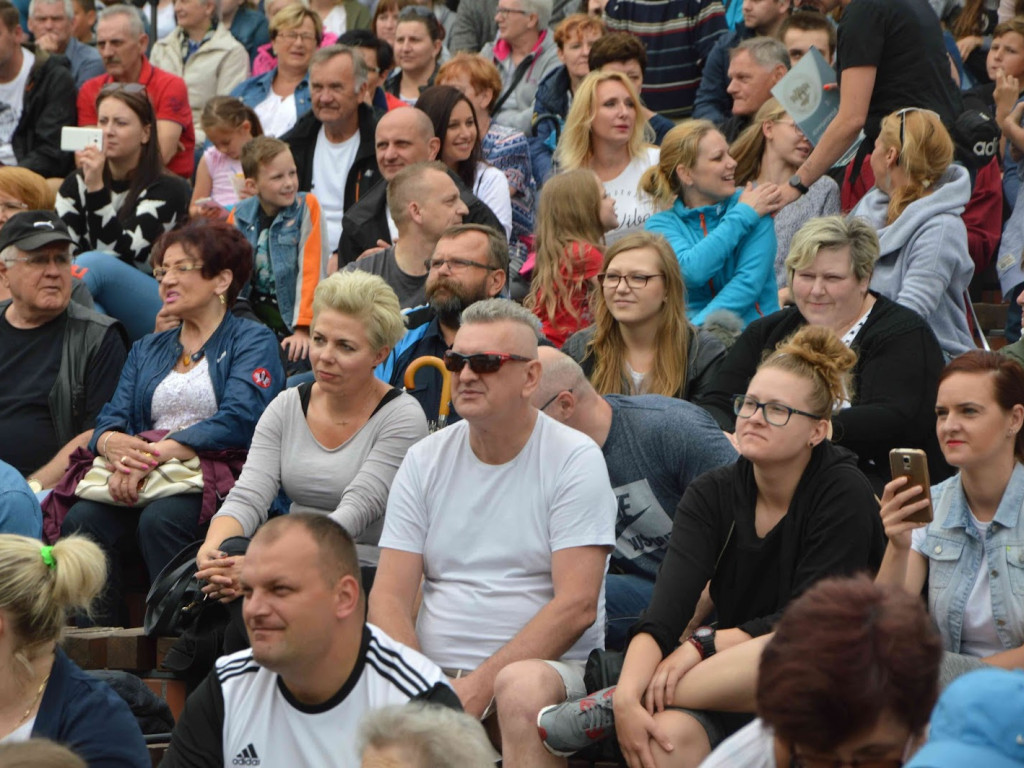 Kabaret Nowaki atrakcją wieczoru. Kruszwiczanie rozbawieni do łez [GALERIA]