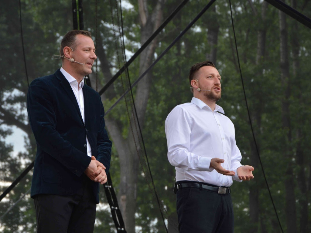 Kabaret Nowaki atrakcją wieczoru. Kruszwiczanie rozbawieni do łez [GALERIA]