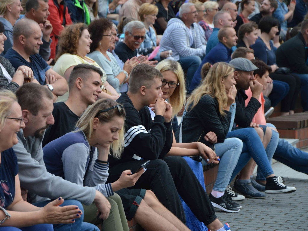 Kabaret Nowaki atrakcją wieczoru. Kruszwiczanie rozbawieni do łez [GALERIA]
