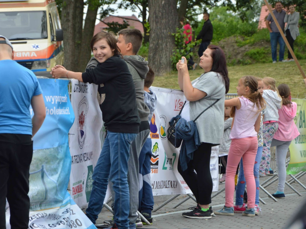 Kabaret Nowaki atrakcją wieczoru. Kruszwiczanie rozbawieni do łez [GALERIA]