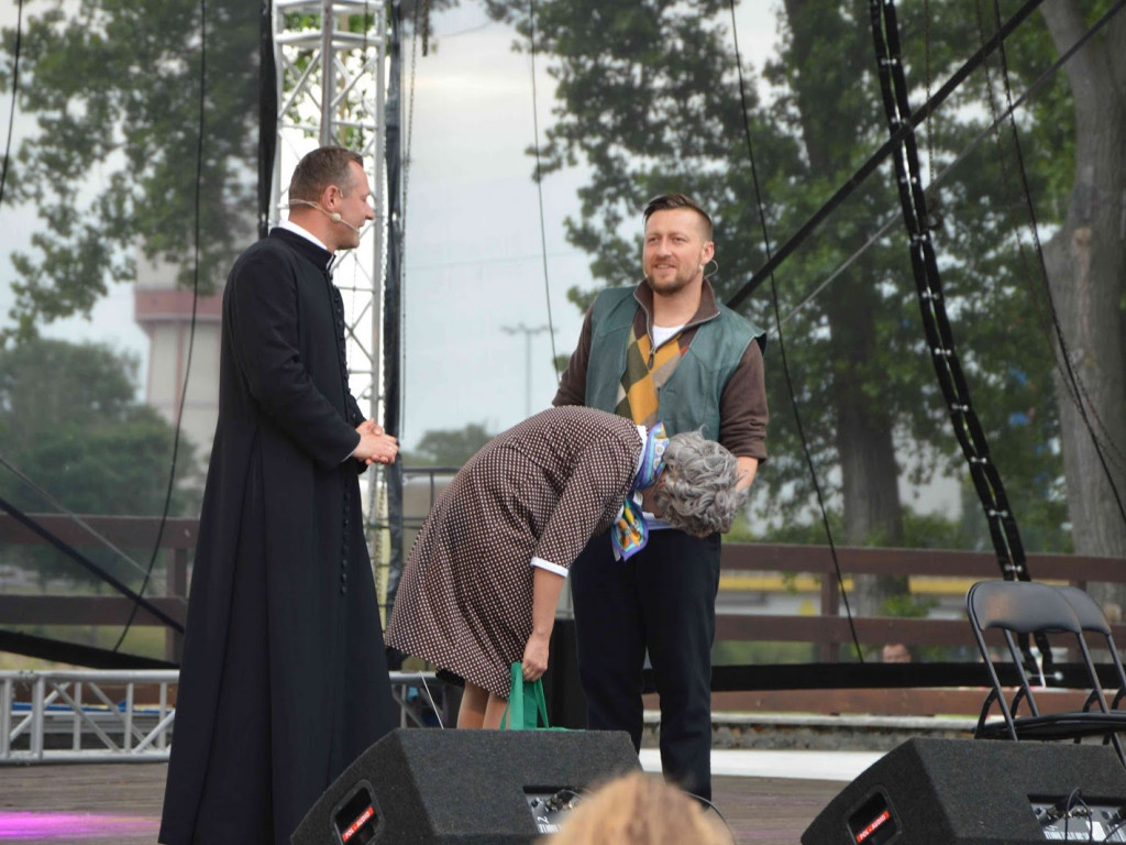 Kabaret Nowaki atrakcją wieczoru. Kruszwiczanie rozbawieni do łez [GALERIA]
