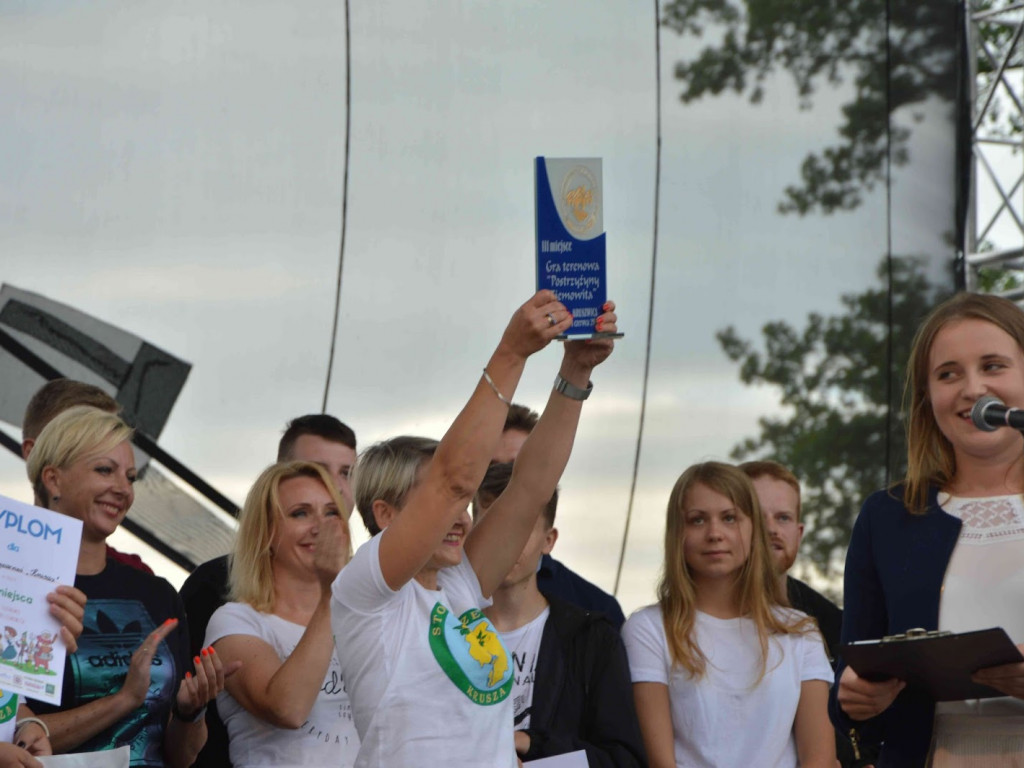 Nagrodzili uczestników gry terenowej 