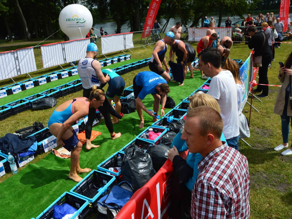 Aquathlon Kruszwica 2017: Zawodnicy pokonują liczący pięć kilometrów bieg! [FOTO]