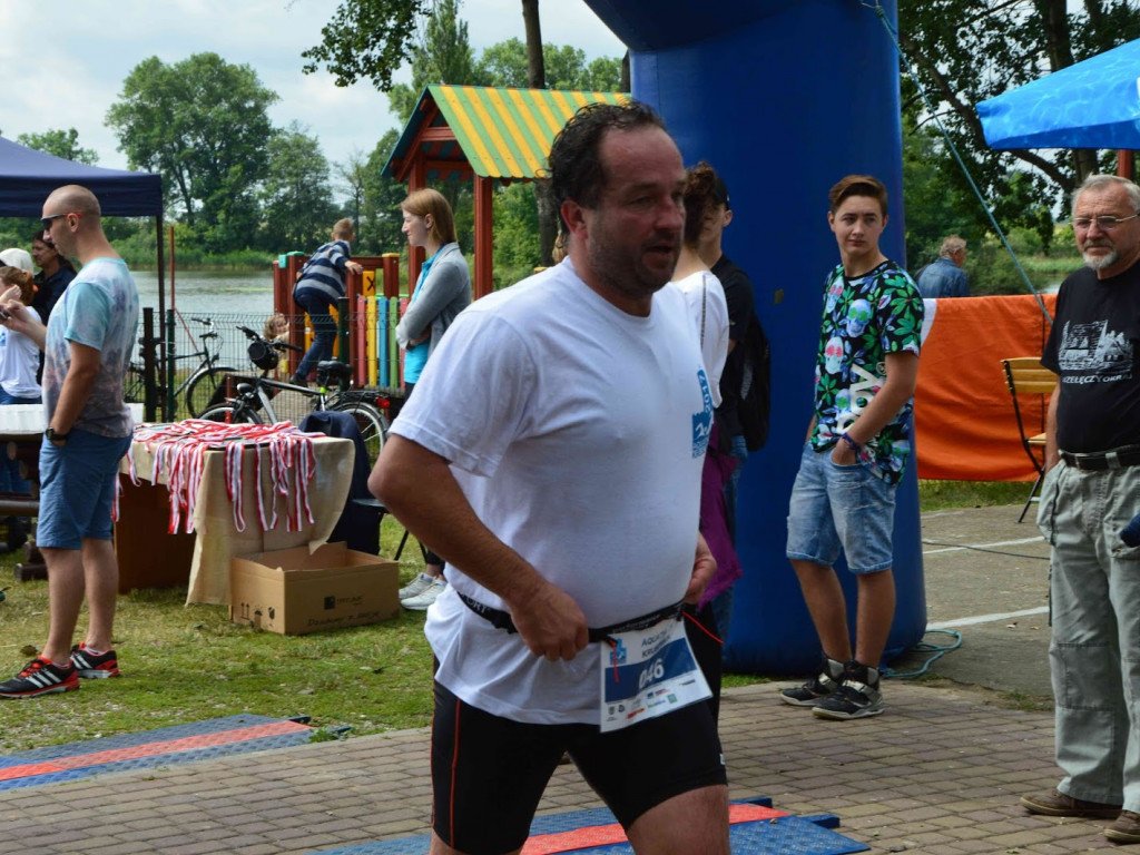 Aquathlon Kruszwica 2017: Zawodnicy pokonują liczący pięć kilometrów bieg! [FOTO]