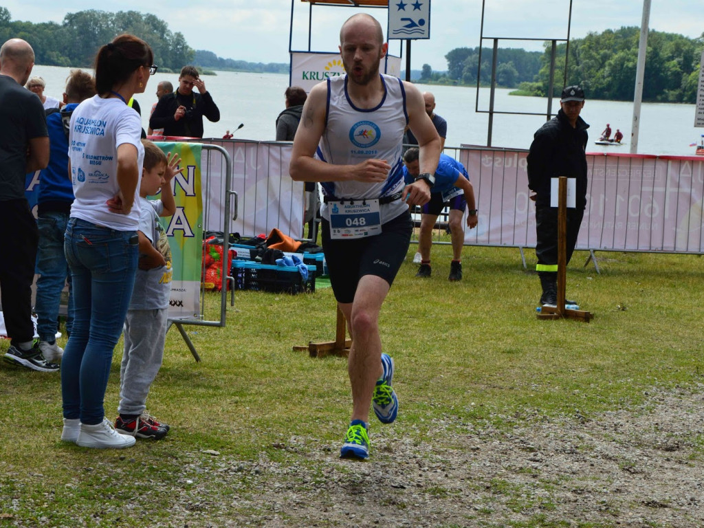 Aquathlon Kruszwica 2017: Zawodnicy pokonują liczący pięć kilometrów bieg! [FOTO]