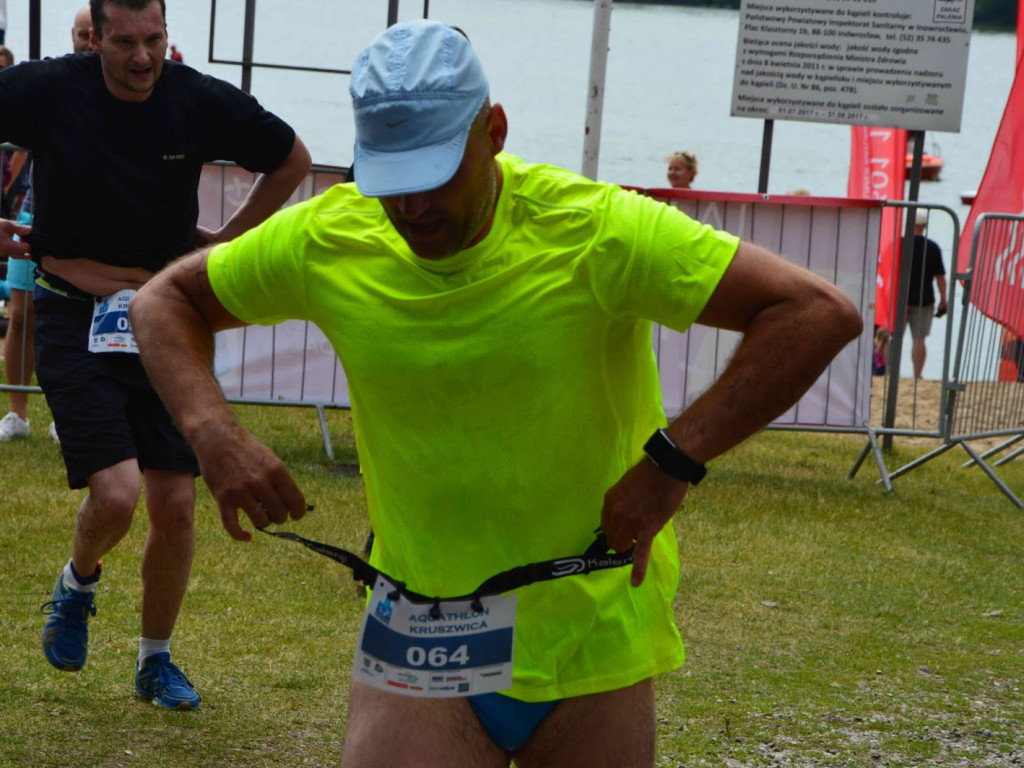 Aquathlon Kruszwica 2017: Zawodnicy pokonują liczący pięć kilometrów bieg! [FOTO]