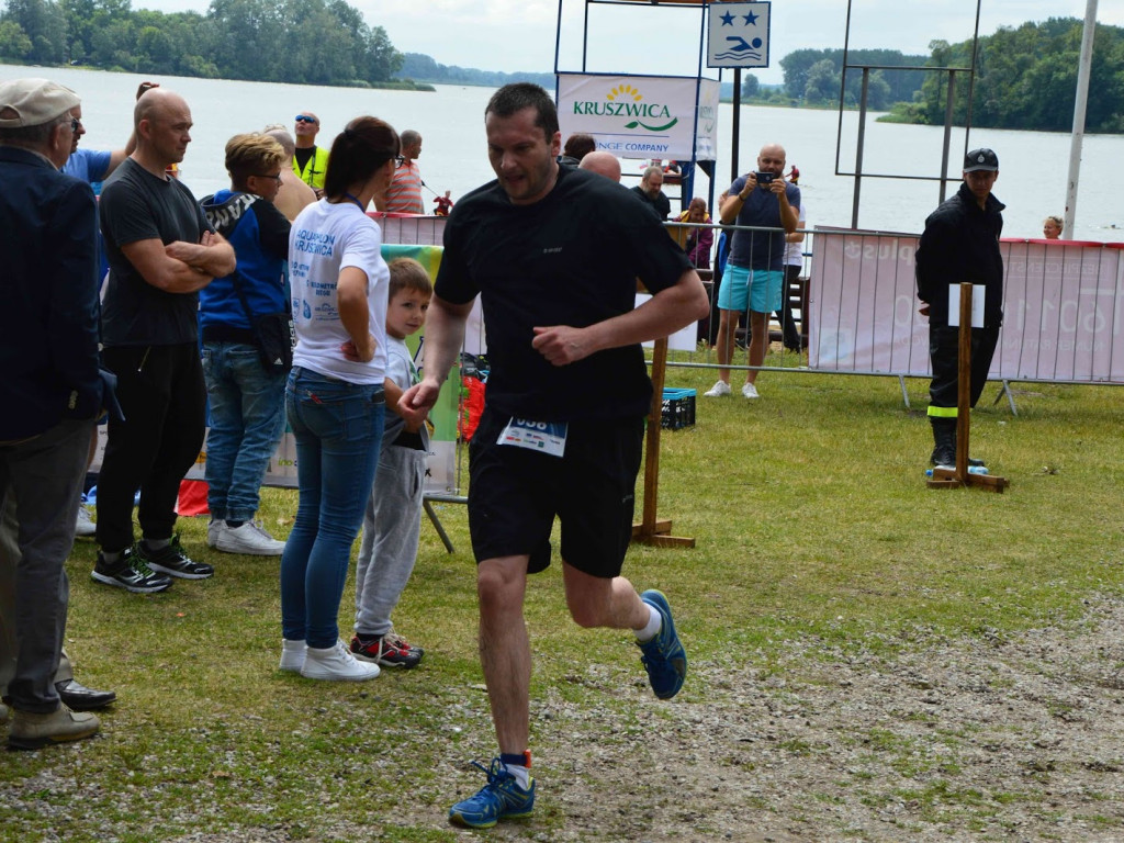 Aquathlon Kruszwica 2017: Zawodnicy pokonują liczący pięć kilometrów bieg! [FOTO]