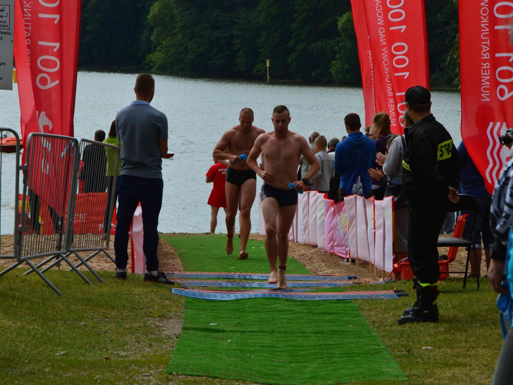 Aquathlon Kruszwica 2017: Zawodnicy pokonują liczący pięć kilometrów bieg! [FOTO]