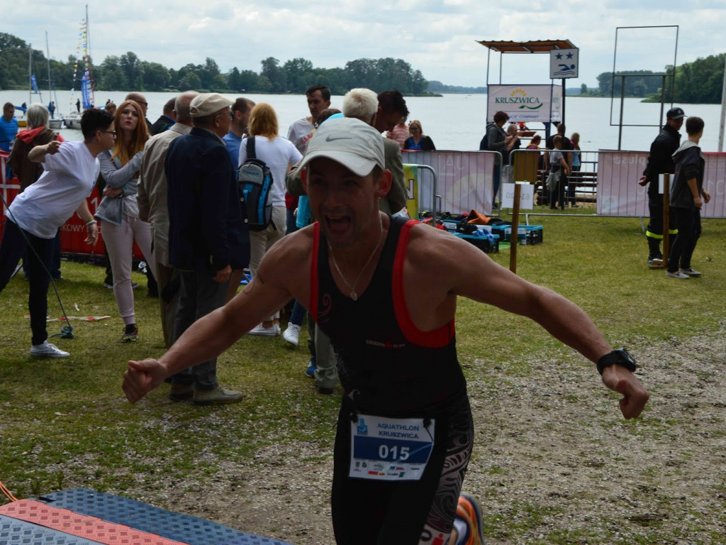 Aquathlon Kruszwica 2017: Zawodnicy pokonują liczący pięć kilometrów bieg! [FOTO]